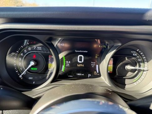 Used 2025 Jeep Wrangler Unlimited Sahara w/ Safety Group image 15