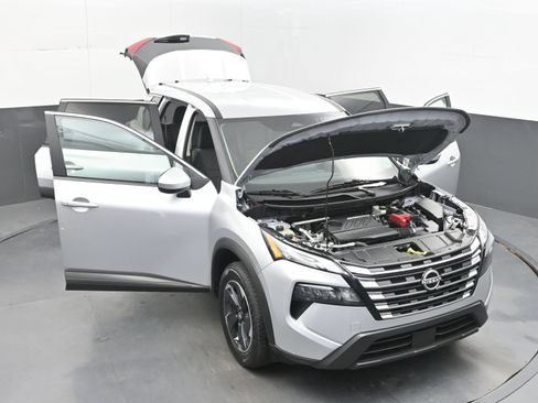 Used 2025 Nissan Rogue SV FWD image 44