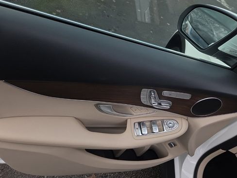 Used 2022 Mercedes-Benz GLC 300 image 3