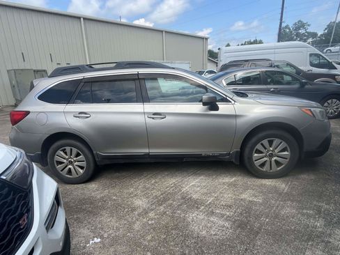 Used 2015 Subaru Outback 2.5i Premium AWD/4WD image 3