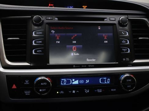 Used 2019 Toyota Highlander SE AWD/4WD image 23