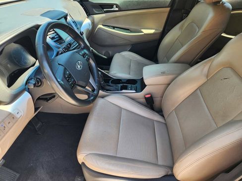 Used 2016 Hyundai Tucson Limited w/ Option Group 03 FWD image 13