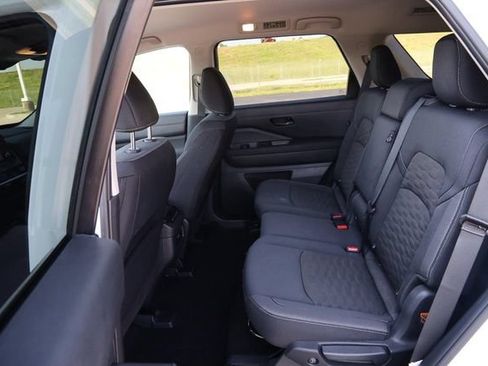 Certified 2025 Nissan Pathfinder SV AWD/4WD image 10