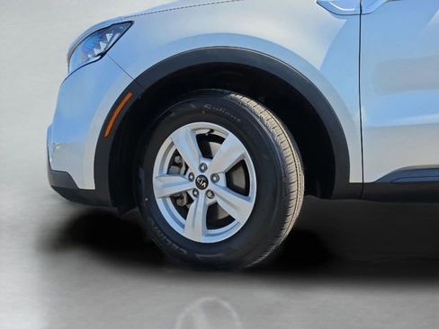 Used 2021 Kia Sorento LX FWD image 40