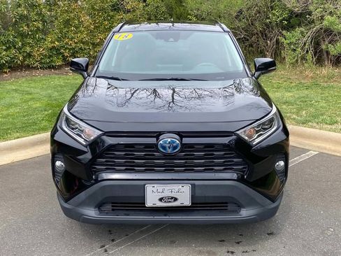 Used 2020 Toyota RAV4 XLE w/ XLE Grade Weather Package image 2