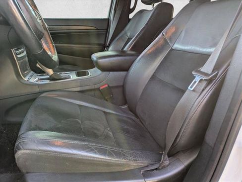 Used 2018 Jeep Grand Cherokee Altitude RWD image 12