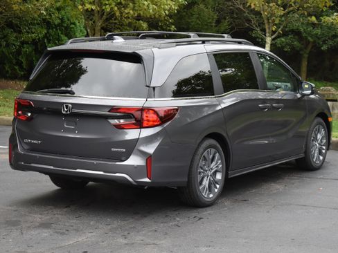 New 2026 Honda Odyssey Touring image 8
