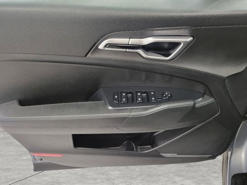 Used 2025 Kia Sportage LX image 25
