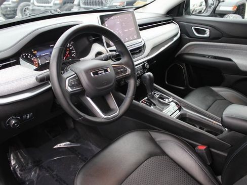 Used 2022 Jeep Compass Latitude w/ Convenience Group image 3