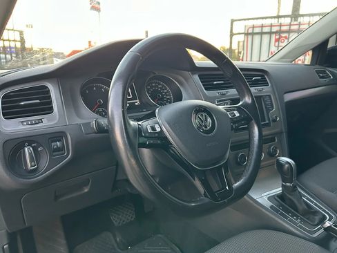 Used 2016 Volkswagen Golf S image 11