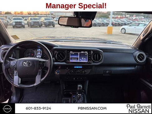 Used 2022 Toyota Tacoma TRD Off-Road image 15