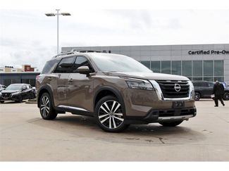 Used 2024 Nissan Pathfinder Platinum video 1