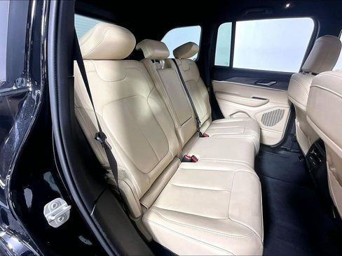 Used 2023 Jeep Grand Cherokee Limited AWD/4WD image 27