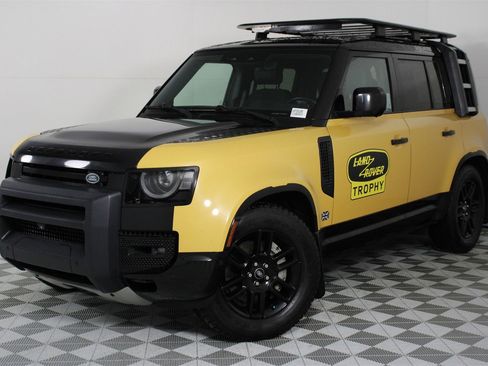 Used 2022 Land Rover Defender 110 X-Dynamic SE image 3