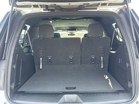 Used 2023 GMC Yukon XL SLE AWD/4WD image 13