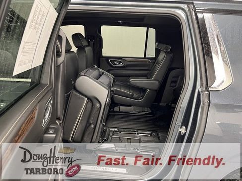 Used 2021 Chevrolet Suburban Premier w/ Premium Package image 34