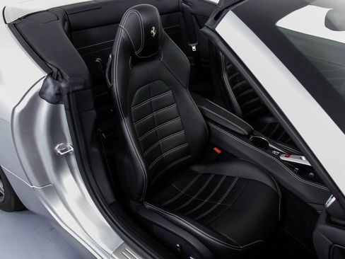 Used 2016 Ferrari California T image 54