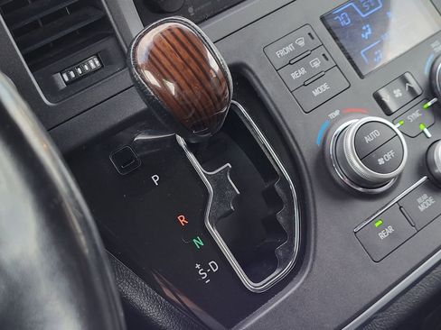 Used 2017 Toyota Sienna Limited image 32