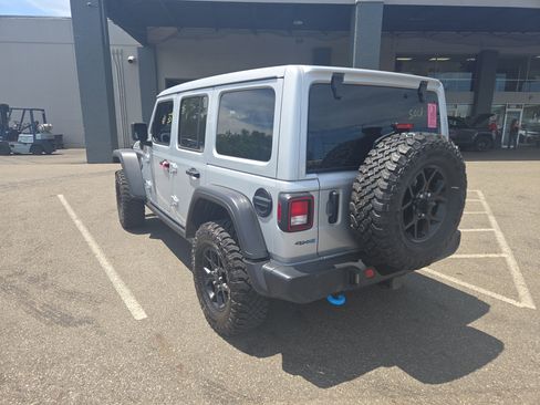 Used 2024 Jeep Wrangler Unlimited AWD/4WD image 5
