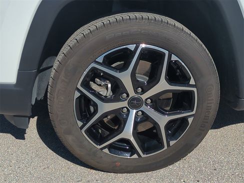 Used 2025 Jeep Compass Limited image 12