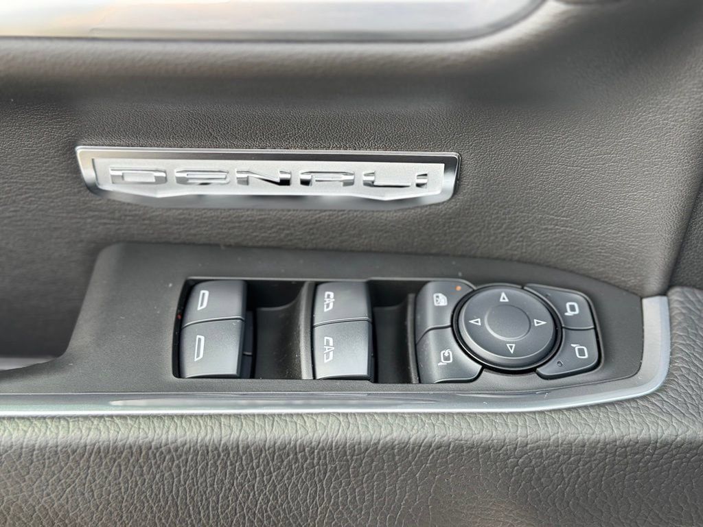 Used 2025 GMC Sierra 1500 Denali AWD/4WD image 22