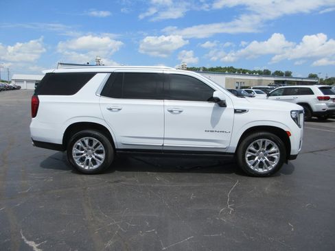 Used 2021 GMC Yukon Denali w/ Denali Ultimate Package AWD/4WD image 2