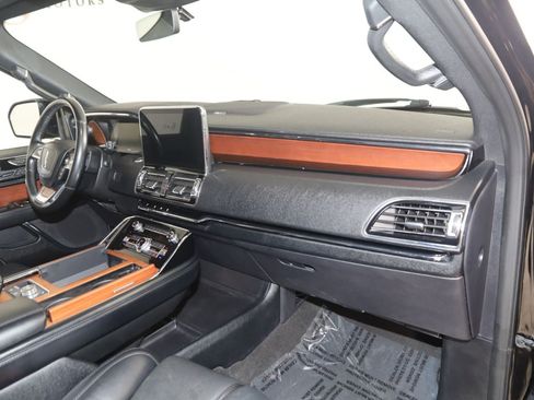 Used 2020 Lincoln Navigator Reserve AWD/4WD image 40