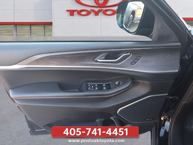 Used 2021 Jeep Grand Cherokee L Limited AWD/4WD image 16
