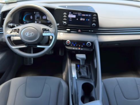 Certified 2025 Hyundai Elantra Sport FWD image 10