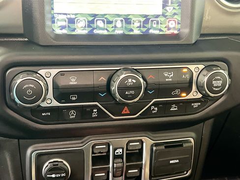 Used 2021 Jeep Wrangler Unlimited Rubicon AWD/4WD image 25