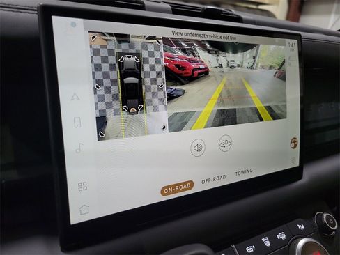 New 2025 Land Rover Defender 110 X-Dynamic SE image 19