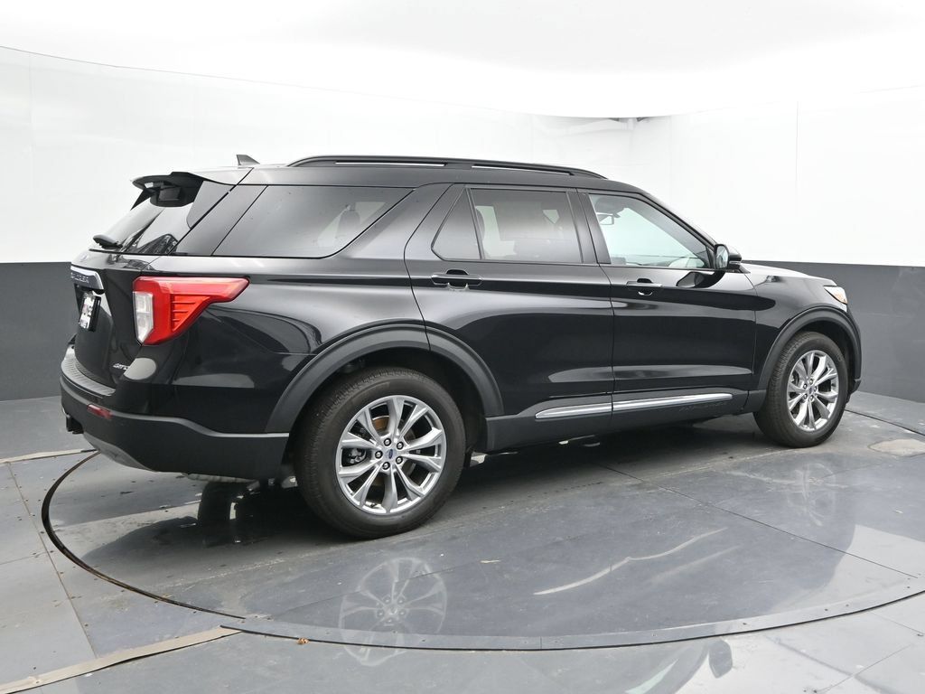Used 2024 Ford Explorer XLT w/ Equipment Group 202A AWD/4WD image 3