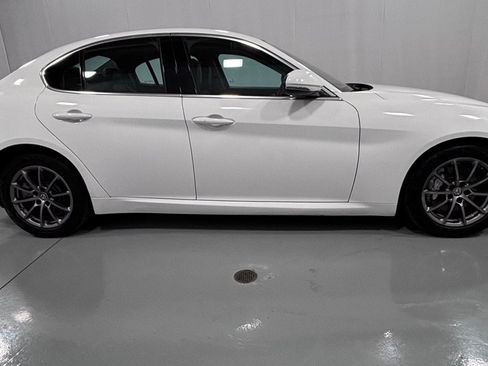 Used 2019 Alfa Romeo Giulia AWD image 4
