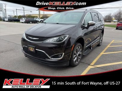 Used 2018 Chrysler Pacifica Limited w/ Tire & Wheel Group