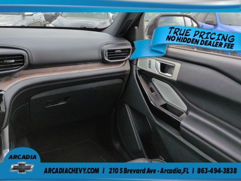 Used 2022 Ford Explorer Platinum w/ Equipment Group 601A AWD/4WD image 17