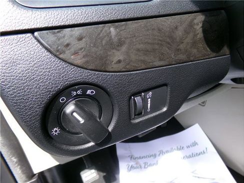 Used 2017 Dodge Grand Caravan SE image 3