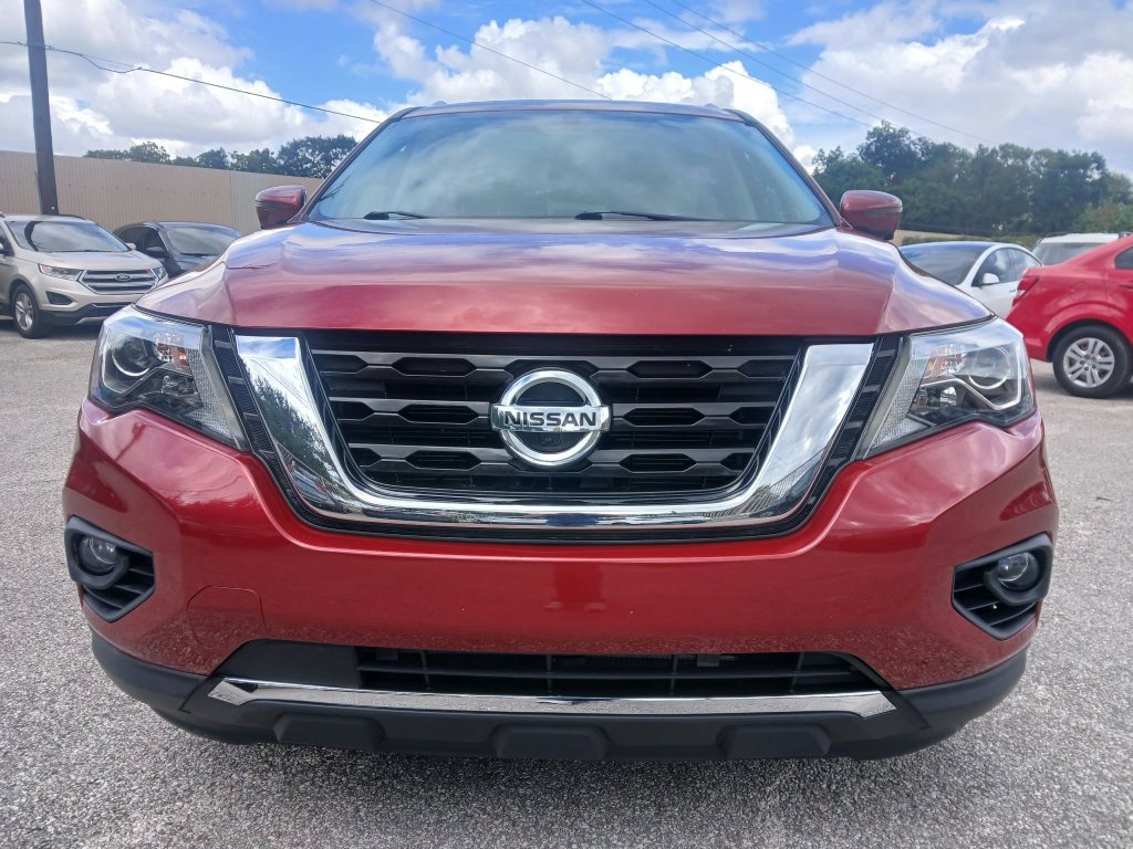 Used 2017 Nissan Pathfinder Platinum w/ Family Entertainment Package FWD image 2
