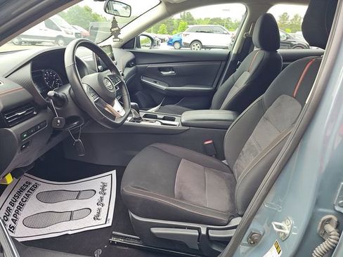 Used 2025 Nissan Sentra SR FWD image 5