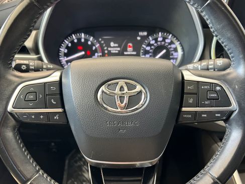 Used 2021 Toyota Highlander XLE AWD/4WD image 27