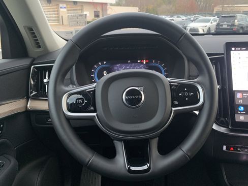 Used 2025 Volvo XC90 B5 Plus image 18