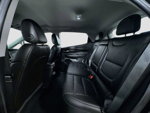 Used 2023 Chevrolet Bolt LT w/ Infotainment Package FWD image 11