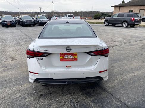 Used 2023 Nissan Sentra SR w/ SR Premium Package FWD image 4