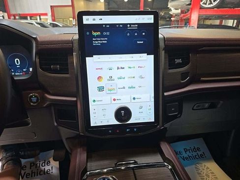 Used 2024 Ford Expedition Limited AWD/4WD image 12
