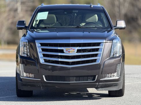 Used 2017 Cadillac Escalade Premium Luxury image 2