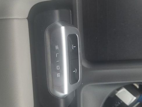 Used 2025 Ford Expedition Active image 33