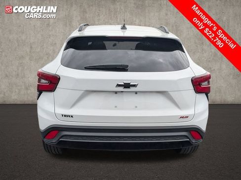 Used 2024 Chevrolet Trax RS w/ Sunroof Package FWD image 6
