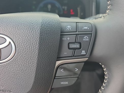Used 2025 Toyota Camry SE w/ Convenience Package FWD image 18