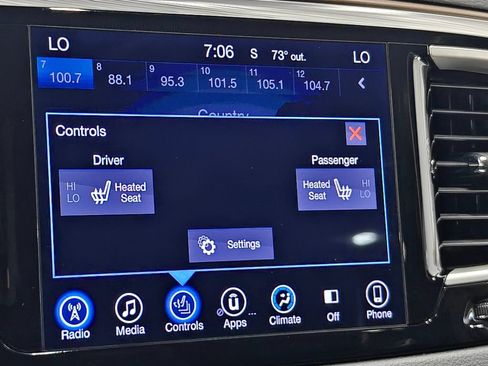 Used 2017 Chrysler Pacifica Touring-L FWD image 41