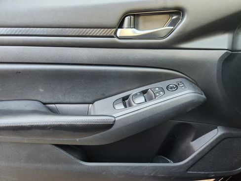 Used 2024 Nissan Altima 2.5 SV image 19