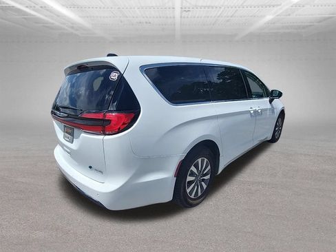 Used 2023 Chrysler Pacifica Touring-L FWD image 34